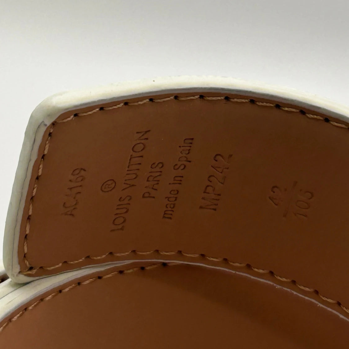Louis Vuitton White Belt Silver Buckle "Cartoon"